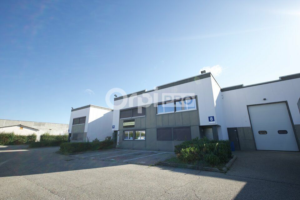 Location local d''activites 1926 m² divisibles à partir de 605 m²