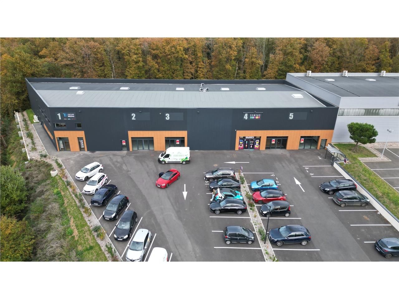 Location local 208 m² à Luisant