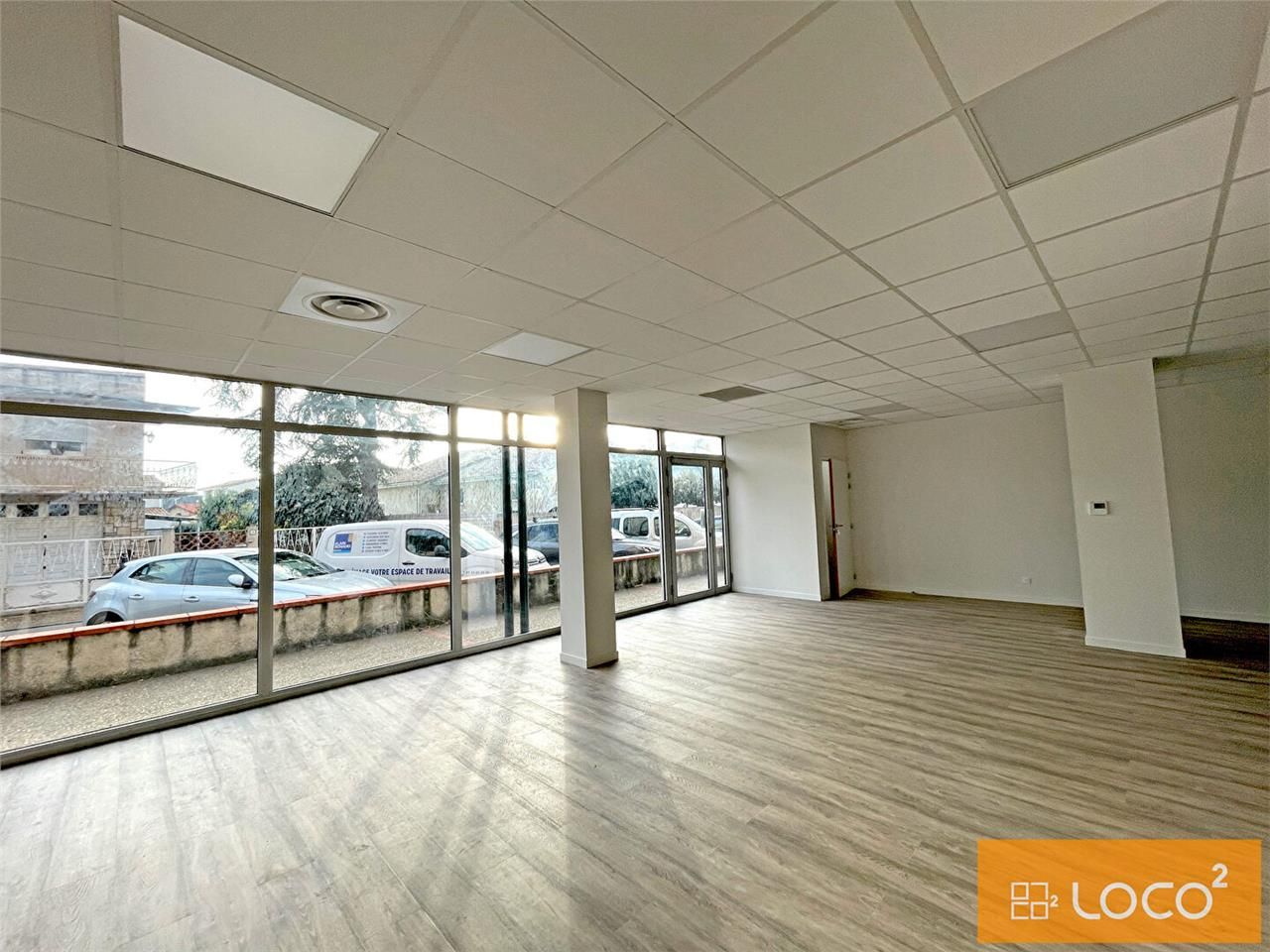 Location local commercial 116.00 m² à LESPINASSE