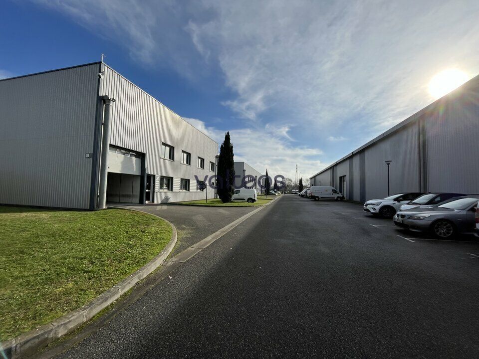 Location local d''activites 671 m² non divisibles