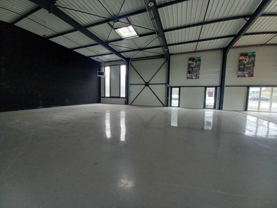 A VENDRE OU A LOUER - Visibilité du périphérique - Bâtiment très récent (2022).