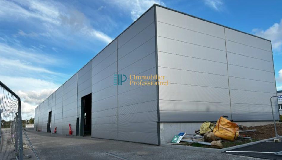 Location local d''activités 960 m² à Lanester