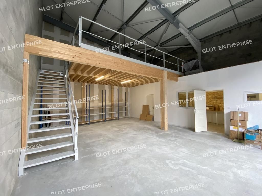 Location entrepôts 150 m² non divisibles