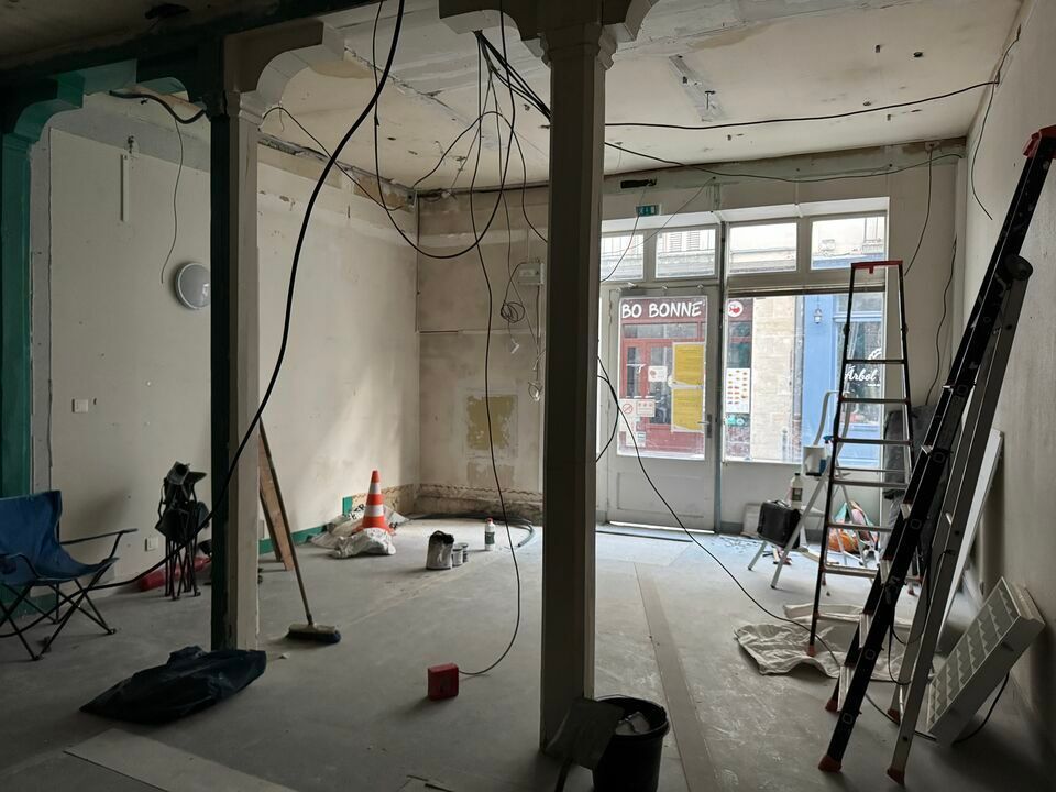 TOURS CENTRE COMMERCE A LOUER 60 M² LOCAL RENOVE AVEC CAVE EN OPTION