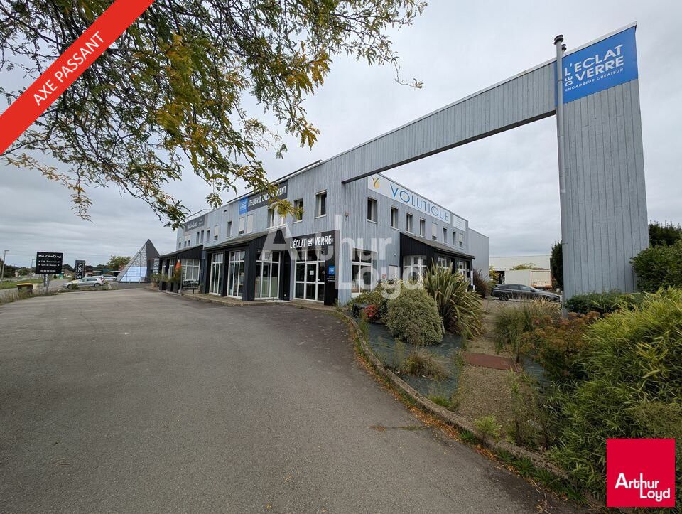 Local commercial avec visibilité et accès facile au sein de la Route du Meuble !