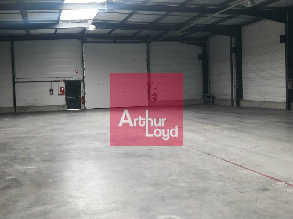 RIOM PARC EUROPEEN A LOUER ENTREPOT 1800 M²