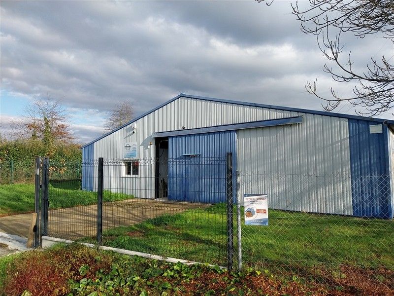 Location entrepot 233 m² à ST ANDRE DES EAUX