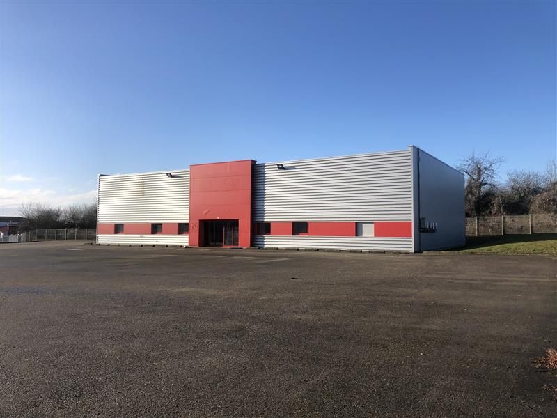 Location local d''activites 683 m² non divisibles
