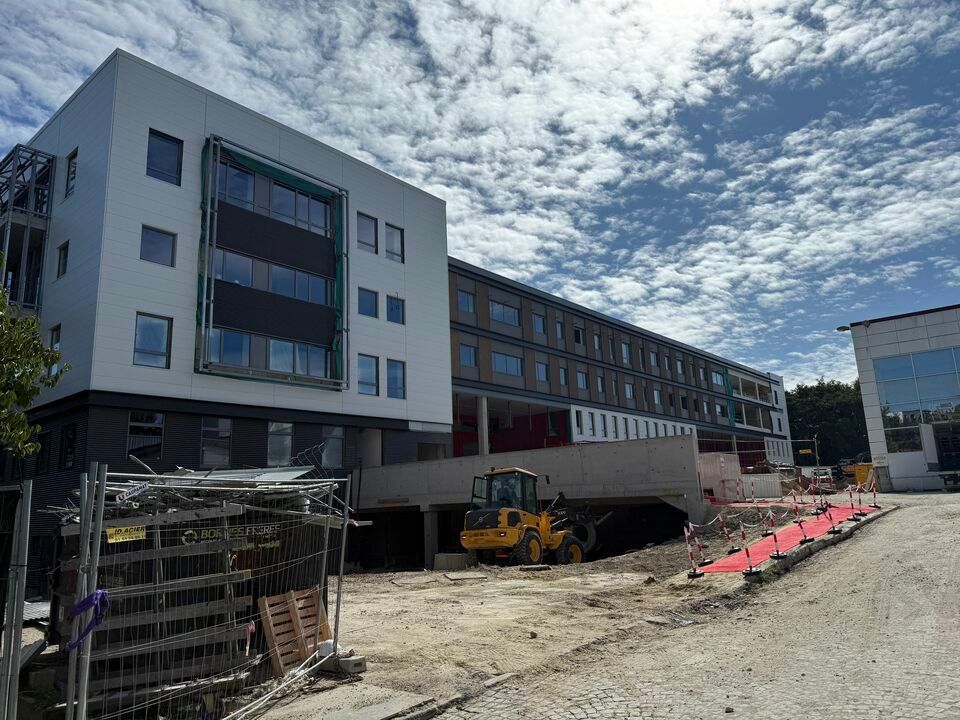 Location local d''activites 7972 m² divisibles à partir de 216 m²