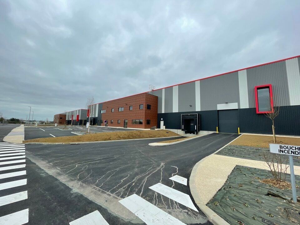 Location entrepot 1308 m² non divisibles