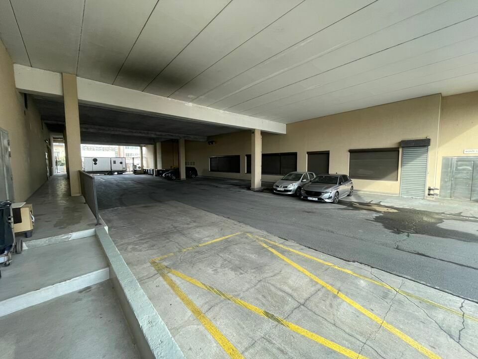 Location local d''activites 1035 m² non divisibles