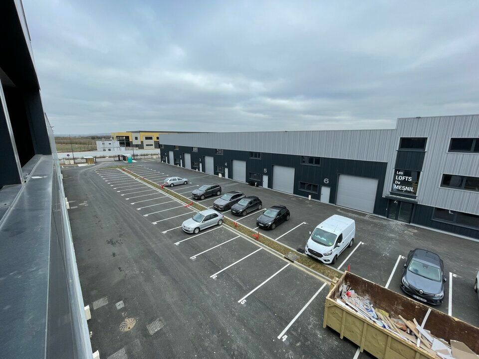 Location local d''activites 1579 m² divisibles à partir de 130 m²