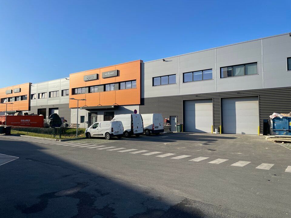 Location local d''activites 1084 m² non divisibles