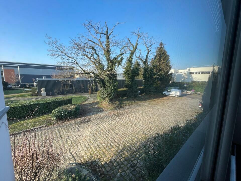 Au sein d'une zone d'activité arborée, France Locaux vous propose un local d'activité et de bureaux mixte à proximité des quais de seine de Gennevilliers.