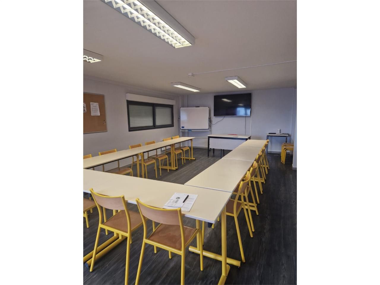 Location bureaux 379.00 m² à MONDEVILLE