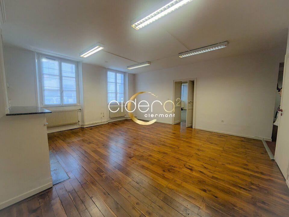 À Louer Bureau de caractère au cœur de Riom - 100 m²