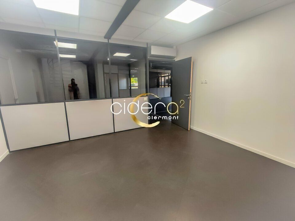 596 m² pour ce local commercial en location à Cournon d'auvergne