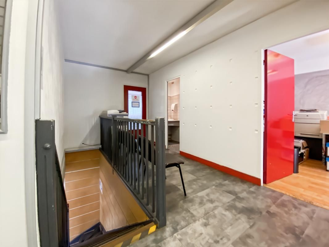 Location local commercial 254 m² non divisibles