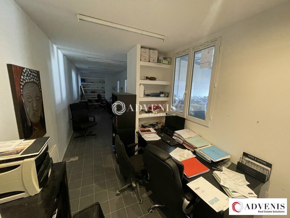 A LOUER - BATIMENT D'ACTIVITE DE 225 M² AVEC EXTERIEUR PRIVATIF - PROCHE BORDEAUX CENTRE