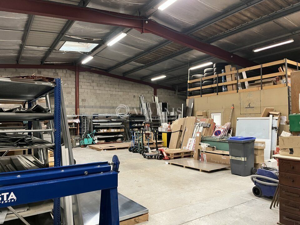 Location local d''activites 400 m² non divisibles