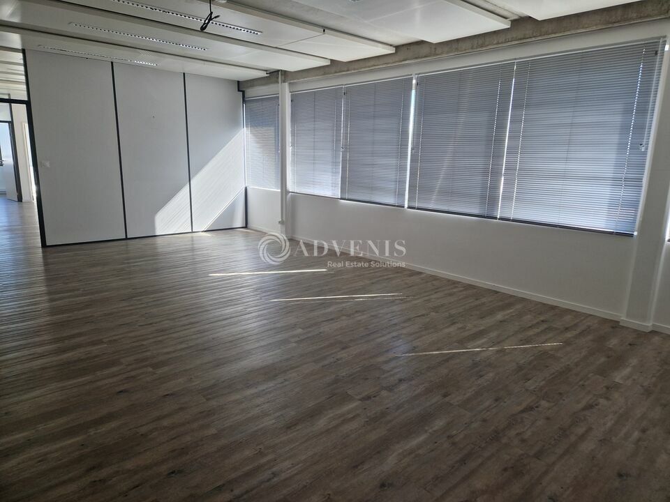 Location bureaux 156.1 m² non divisibles