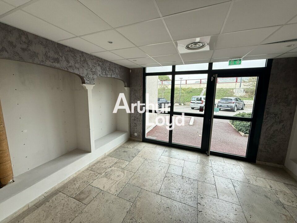 Location local commercial 157.13 m² non divisibles