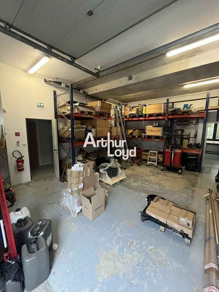 Location local d''activites 200 m² non divisibles