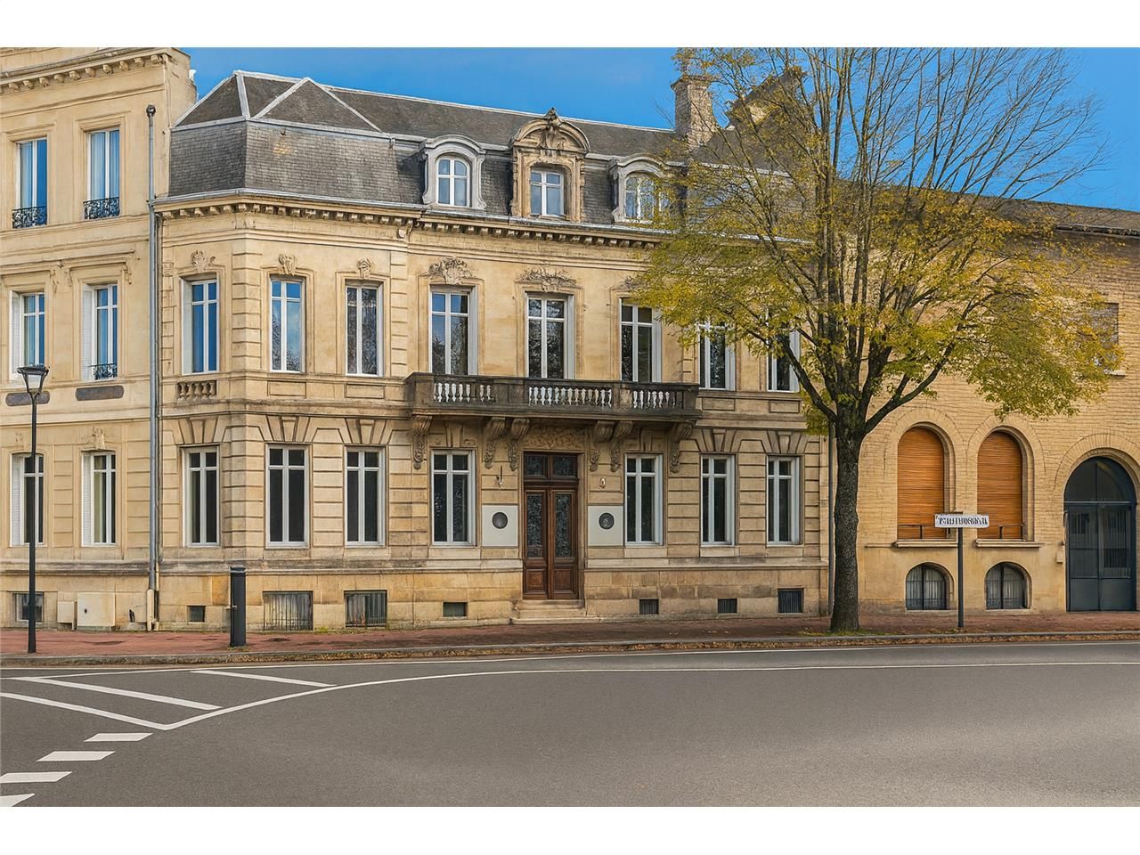 Location bureaux 434.00 m² à BORDEAUX