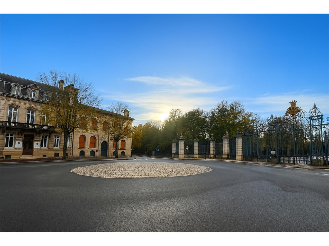 Location bureaux 434.00 m² à BORDEAUX