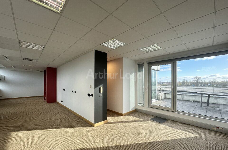 Vente bureaux 1175.98 m² divisibles à partir de 83 m²