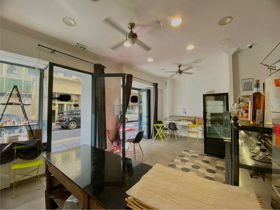 Location local commercial 85.99 m² non divisibles