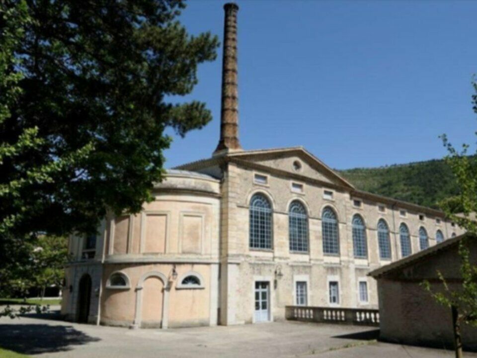 Bâtiment industriel à vendre – 30 min de Valence (07)