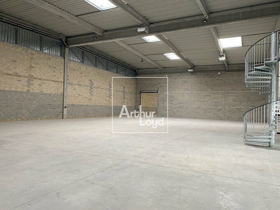 CELLULE LOGISTIQUE A LOUER LIEUSAINT