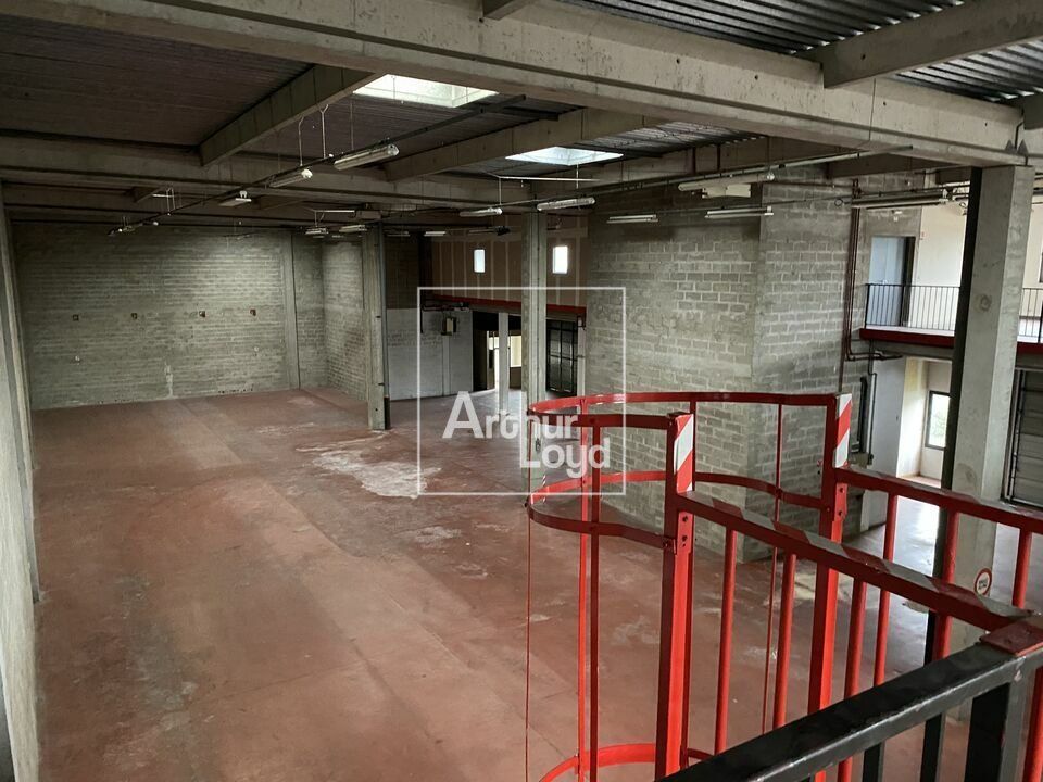 Location local d''activites 1488 m² divisibles à partir de 700 m²
