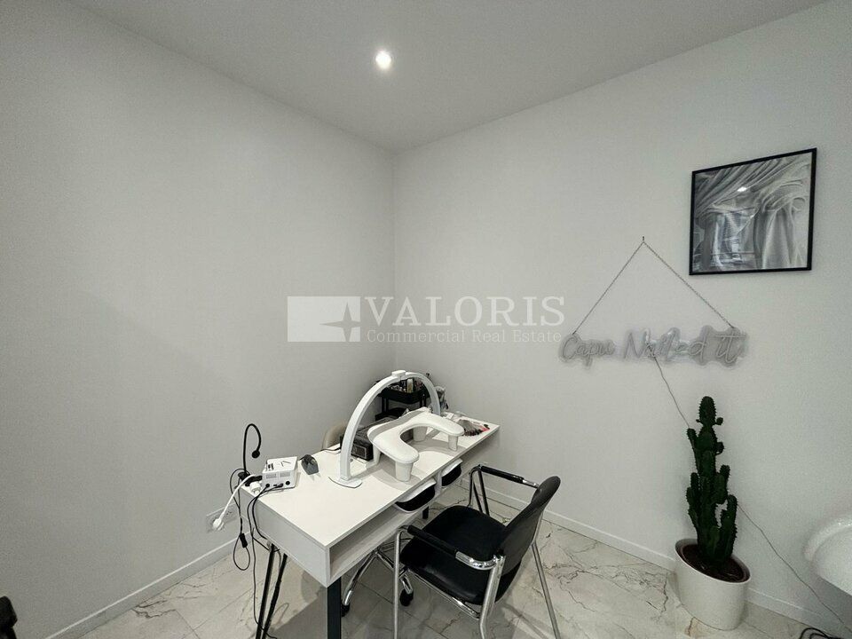 Valoris Real Estate vous propose une cession de droit au bail pour un local commercial d'une surface de 25 m² au cœur du 2ème arrondissement de Lyon et à proximité de la Place Bellecour.