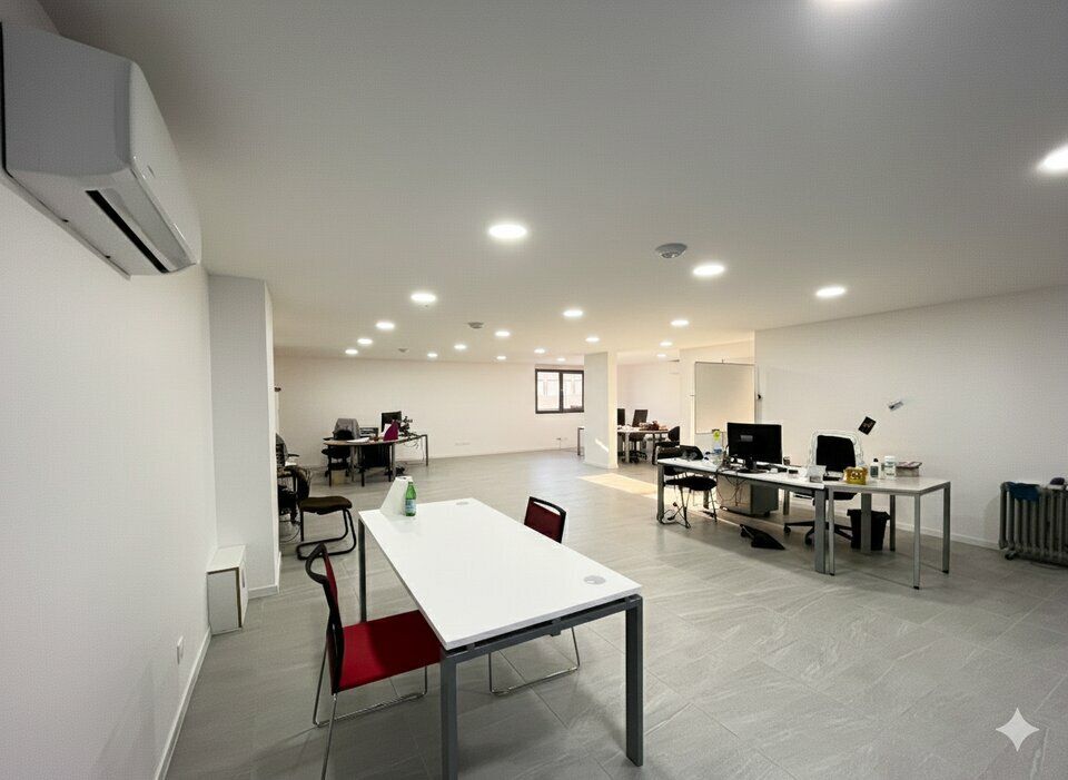 Valoris Real Estate vous propose 2 cellules commerciales dans le centre de Jassans Riottier.