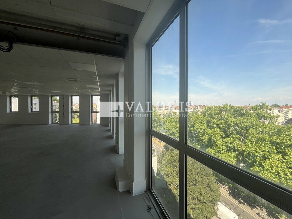 Location bureaux 573.76 m² divisibles à partir de 280.98 m²