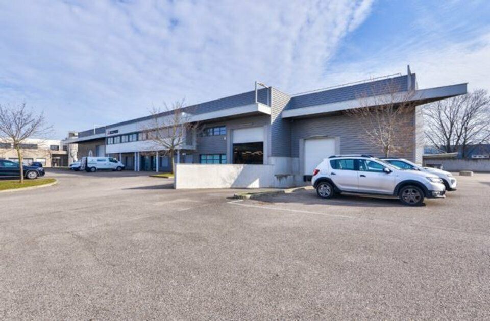 Location local d''activites 1032 m² non divisibles
