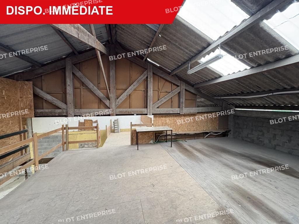 Location entrepôts 245 m² non divisibles