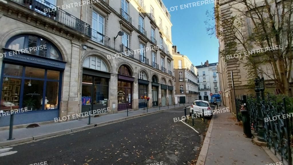 Location local commercial 75 m² non divisibles