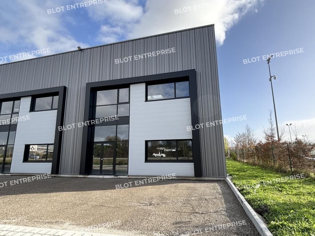 Location entrepôts 318 m² non divisibles