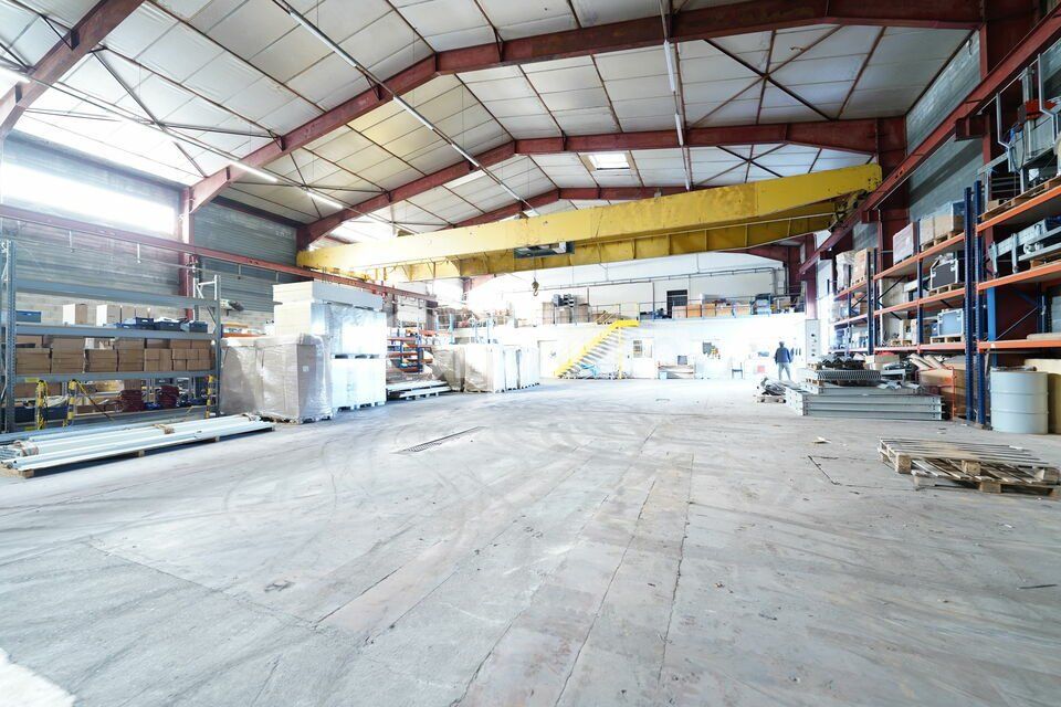 Location local d''activites 1336 m² non divisibles