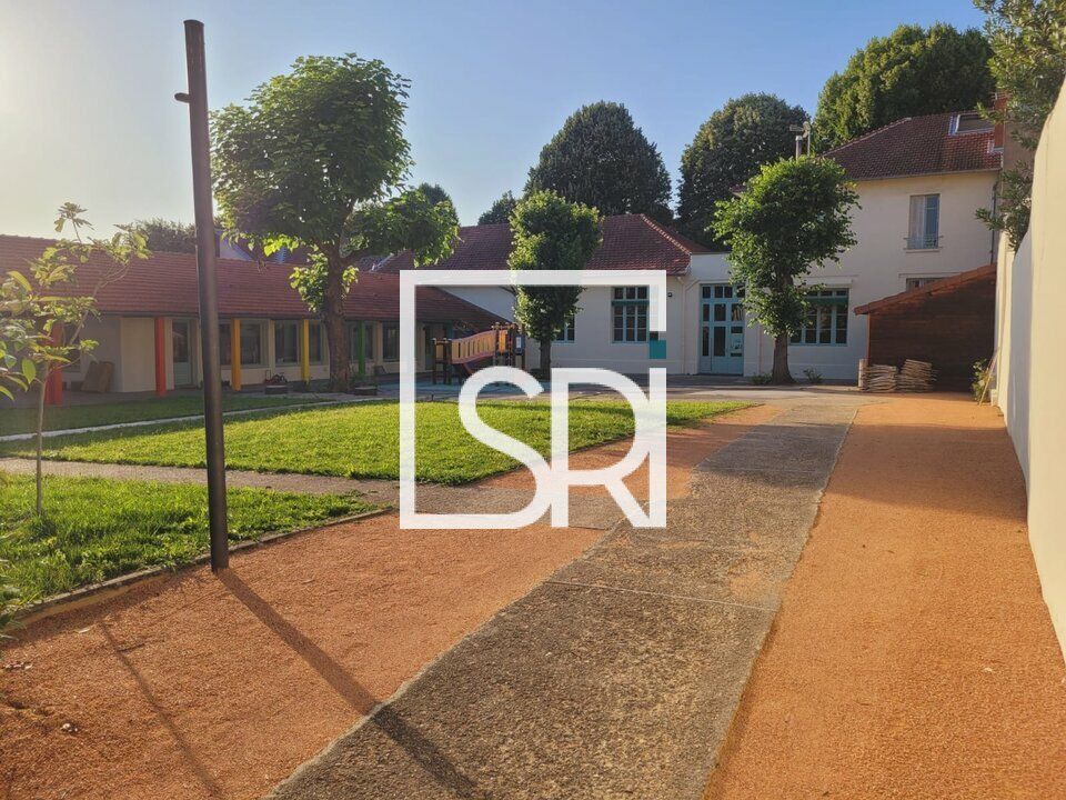 OPPORTUNITÉ – SITE POLYVALENT ET DIVISIBLE  – 03200 - VICHY