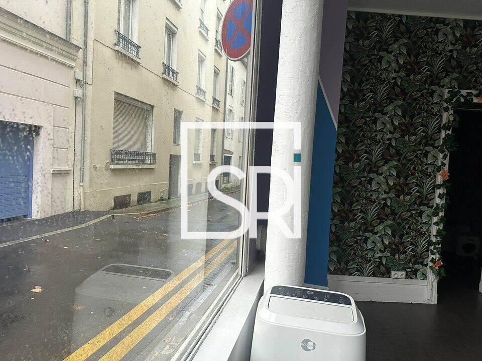 À LOUER – LOCAUX COMMERCIAUX / PROFESSIONNELS – ENTRÉE DE VICHY  VISIBILITÉ STRATÉGIQUE - 03200 - VICHY