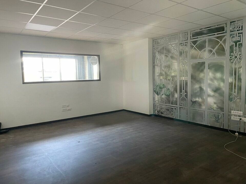 A vendre  surface d'activité / bureaux 424 m²