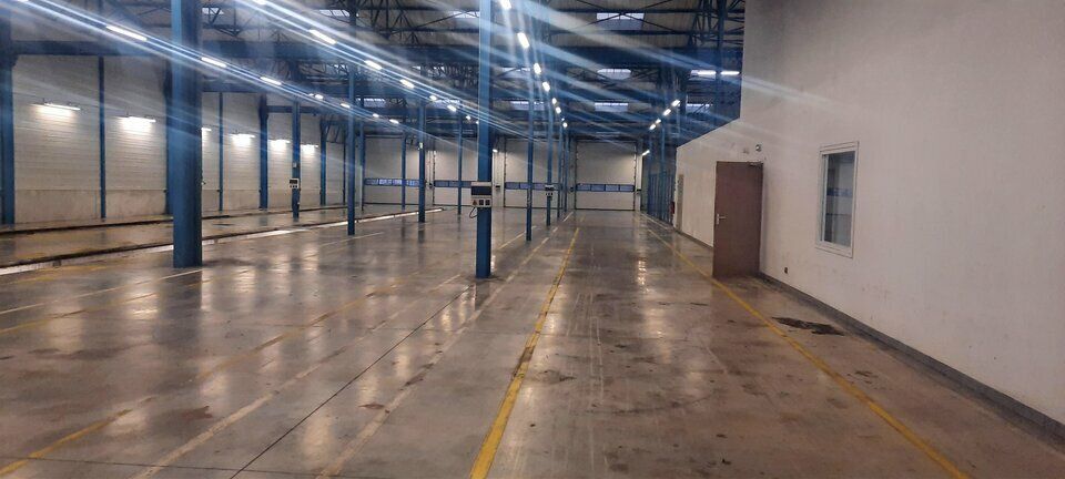 Location local d''activites 1500 m² non divisibles