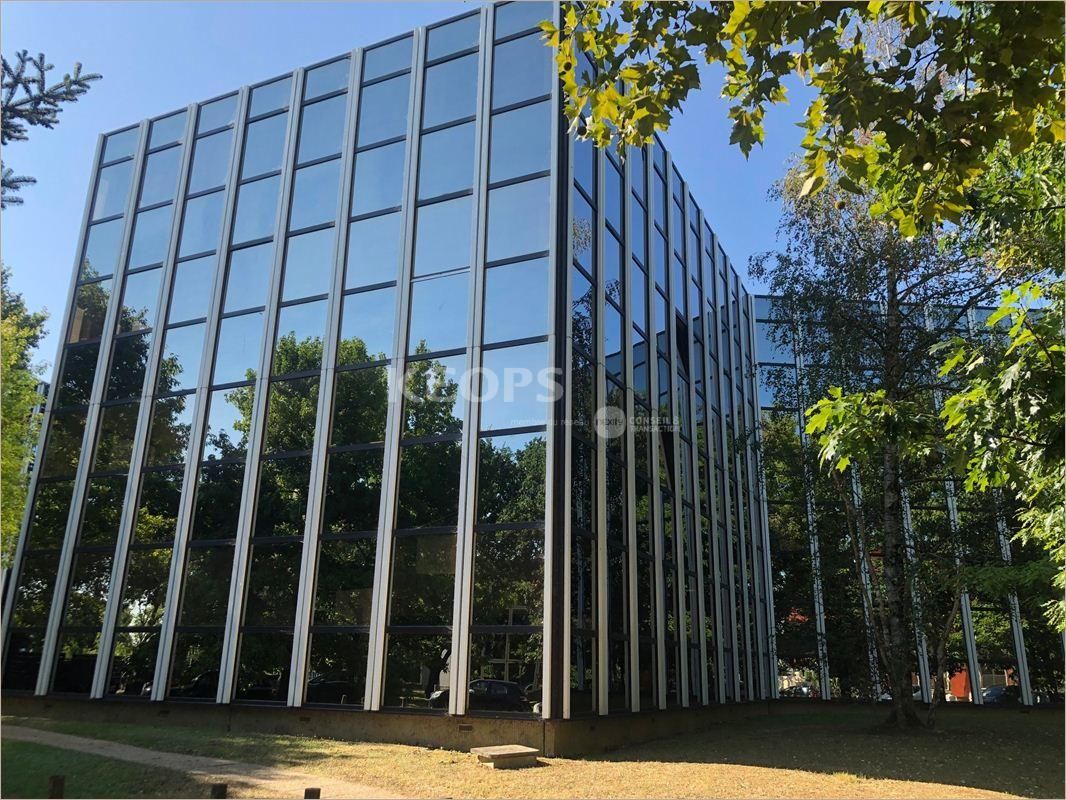 Location Bureaux récents 210 m² non divisibles