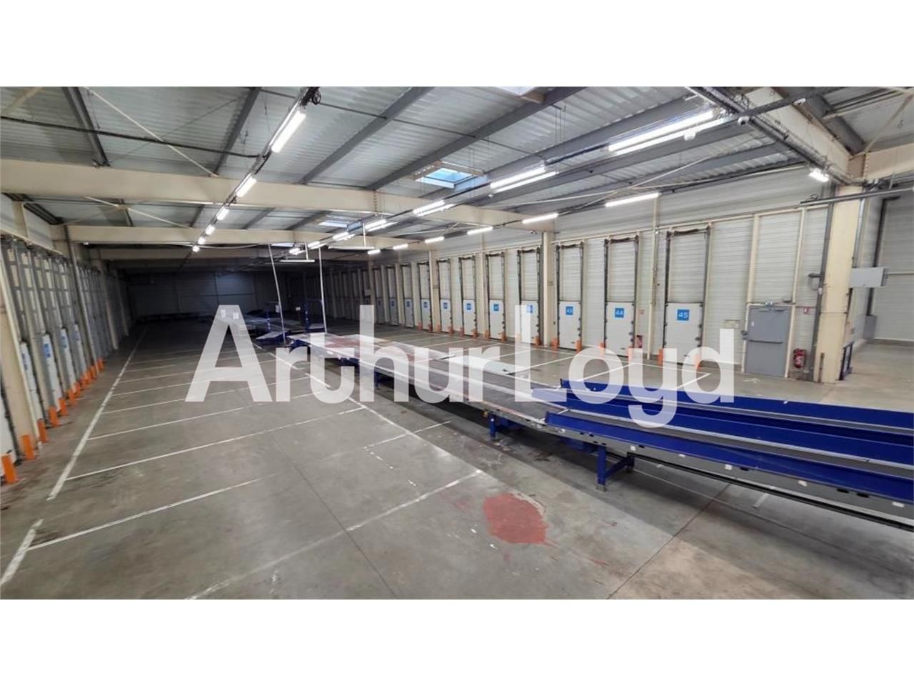 Vente local 1980.00 m² à MOUEN