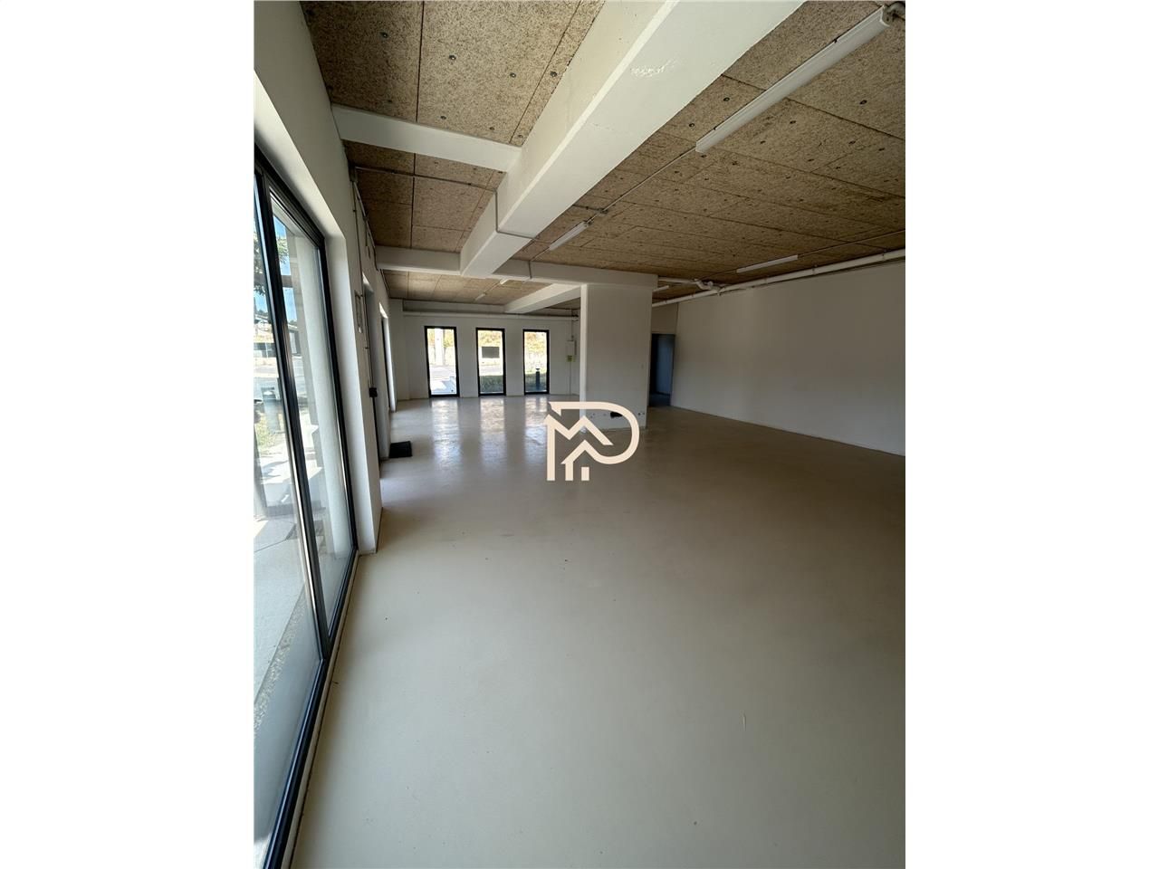 Location local commercial 110 m² à Le Beausset