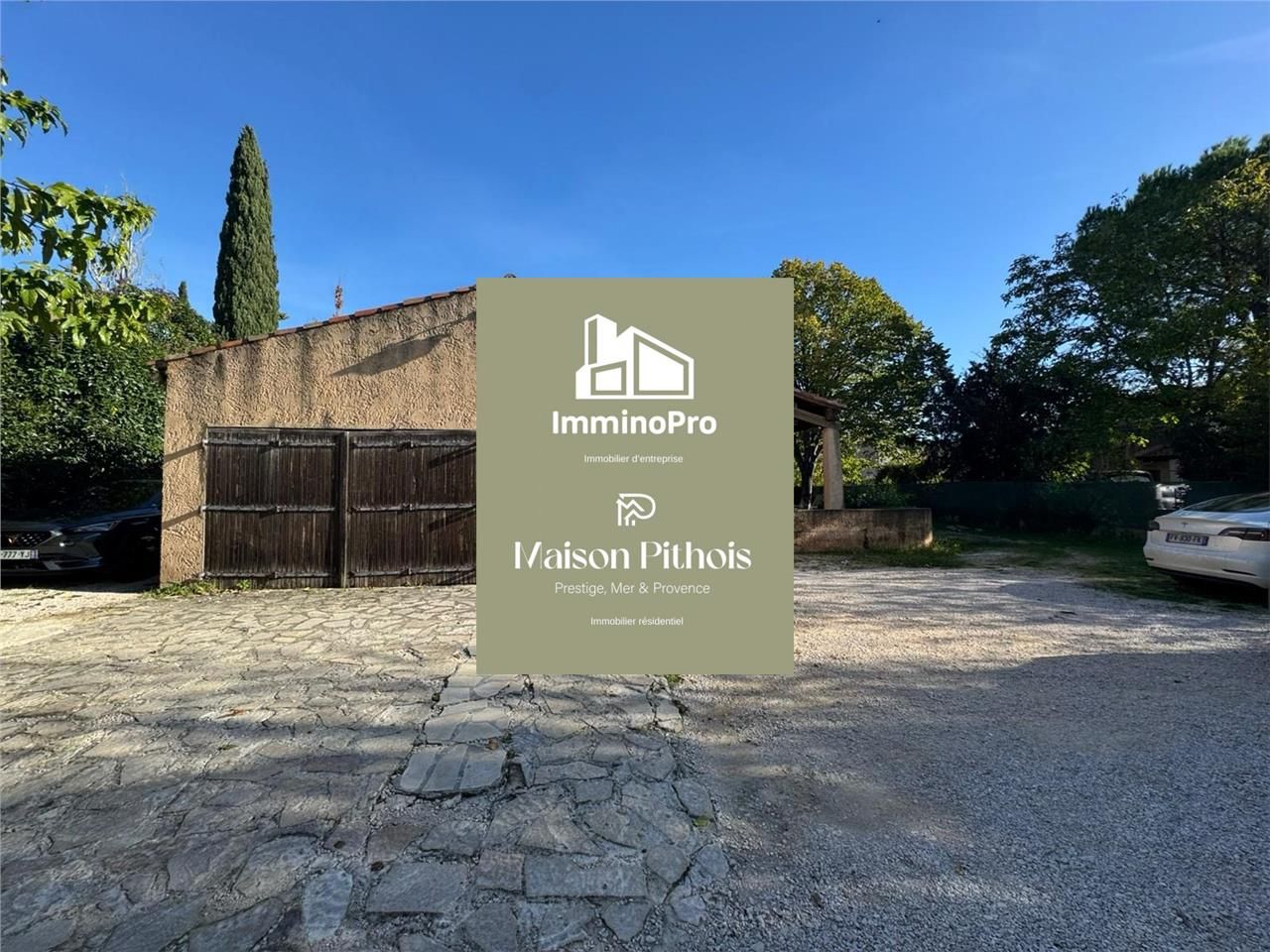 Location local commercial 160 m² à Gémenos